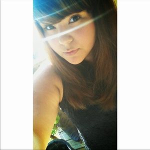 Meet your Posher, Elissia